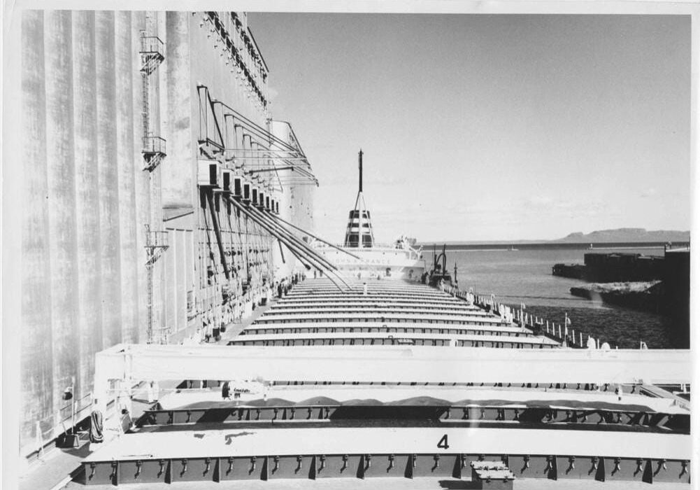 Ship loading from wheel house